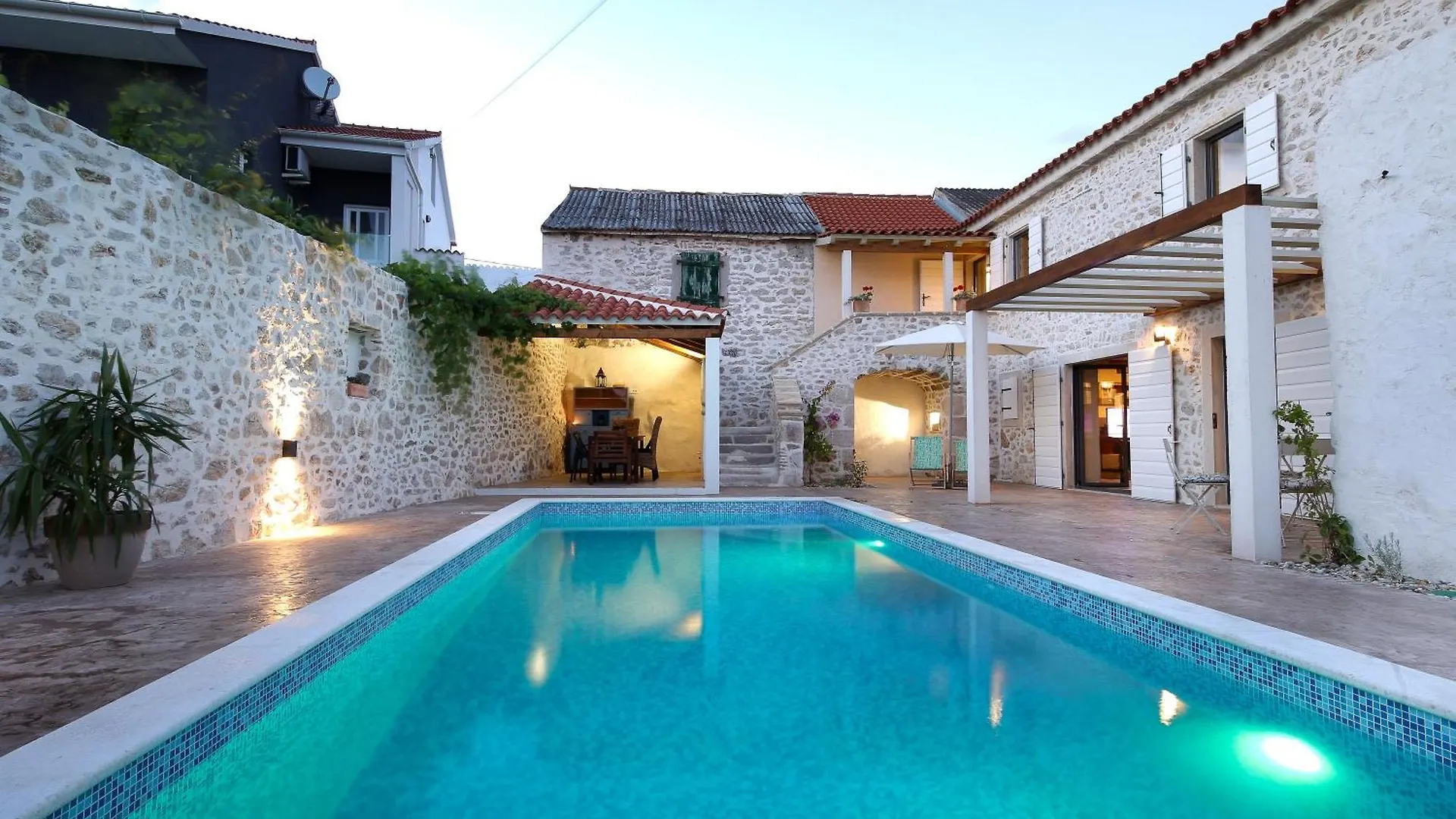 Villa Dvori , Nin 0*,