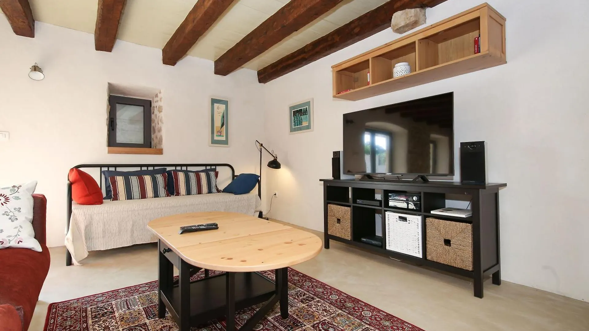 Villa Dvori , Nin