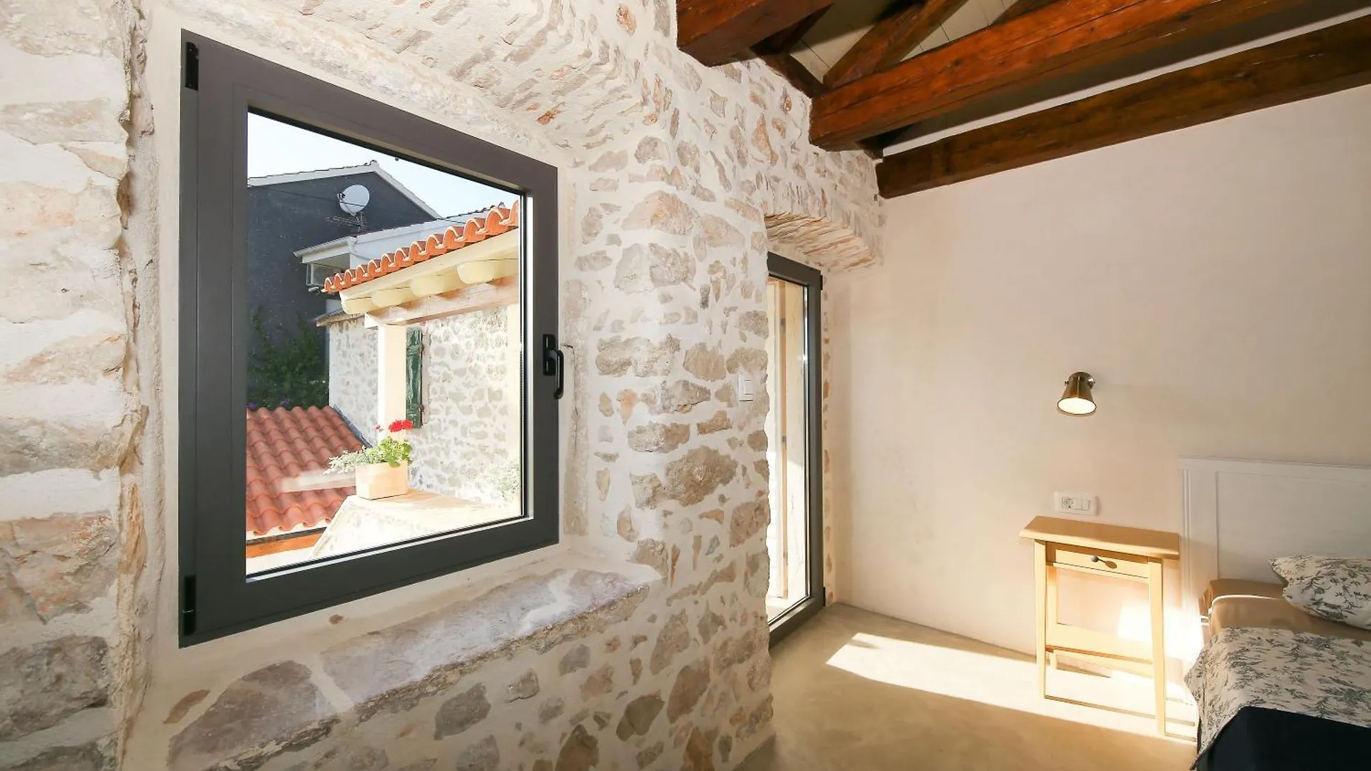 Villa Dvori , Nin 0*,